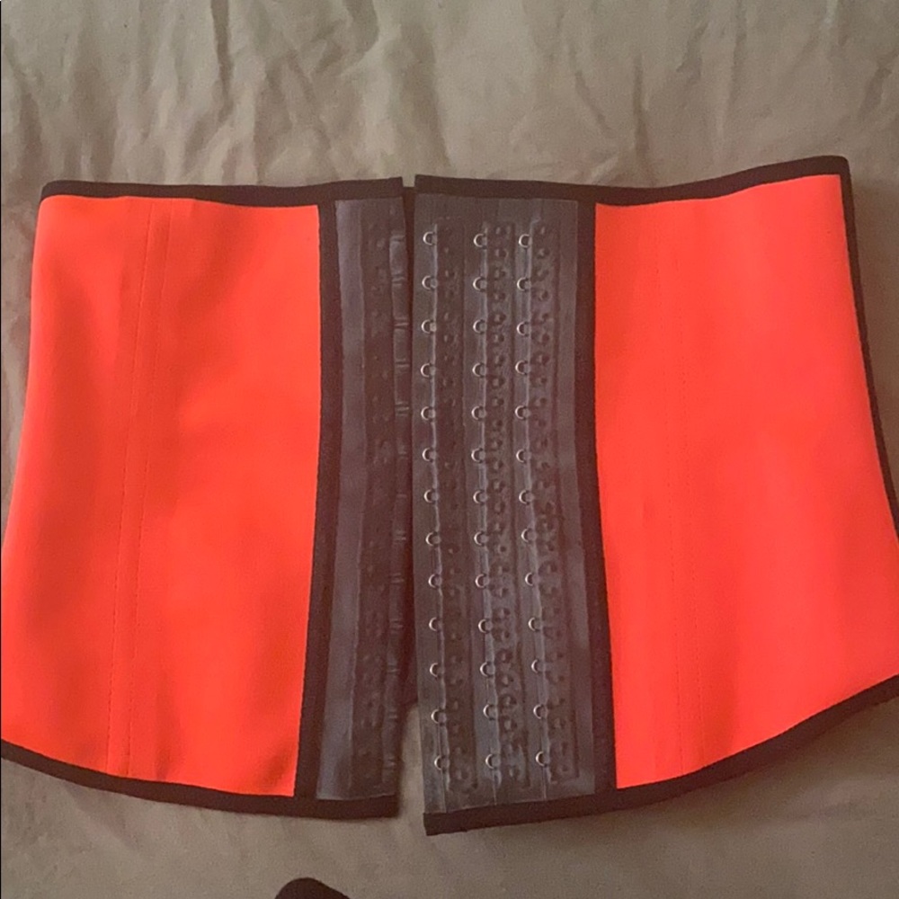 Waist trainer
